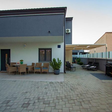Apartman Nebo Pula Exterior foto