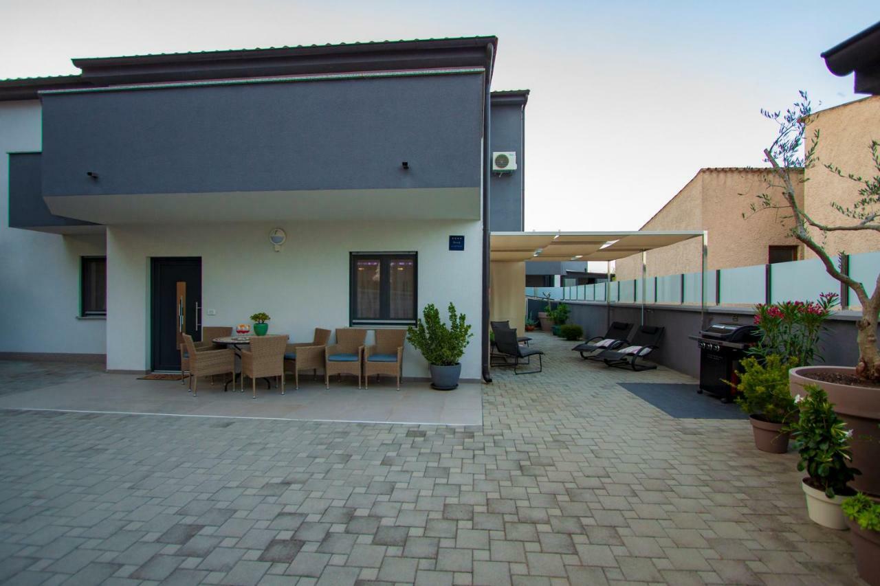 Apartman Nebo Pula Exterior foto
