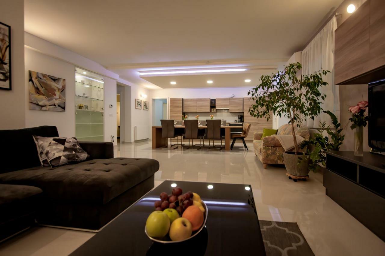 Apartman Nebo Pula Exterior foto